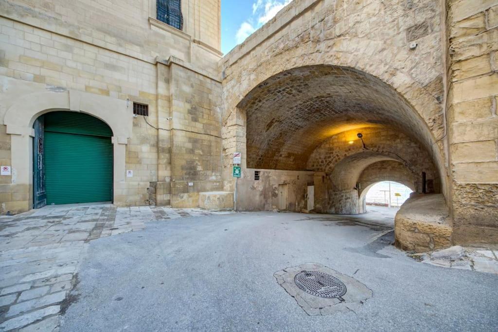 31 Sally Port Валетта Экстерьер фото